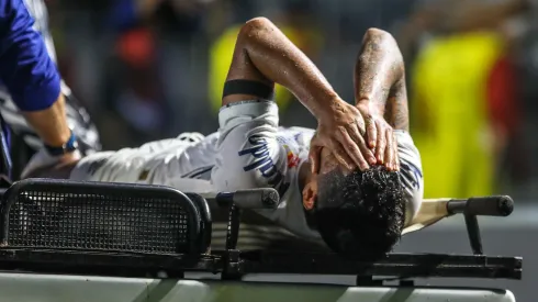 Momento em que o lateral sai do jogo