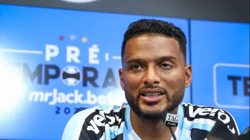 Reinaldo, lateral-esquerdo do Grêmio – FOTO: LUCAS UEBEL/GRÊMIO FBPA
