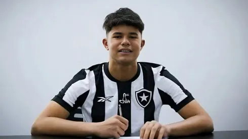 Filho do goleiro Bruno, Bruninho Samudio assina com Botafogo. Foto: Divulgação/Site Oficial do Botafogo
