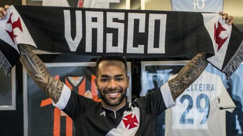 Vasco apresentou Alex Teixeira – Foto: Daniel RAMALHO/CRVG.

