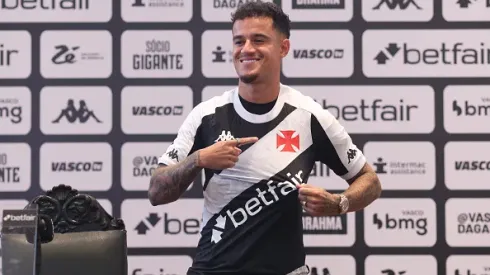 Coutinho durante apresentação como novo jogador do Vasco
