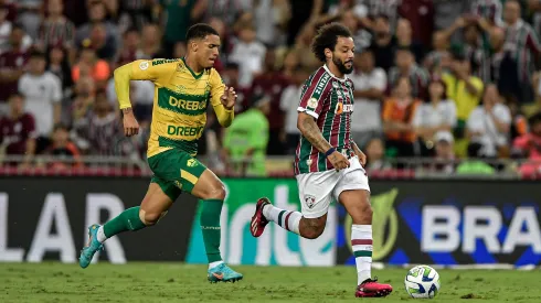 Marcelo jogador do Fluminense disputa lance com Denilson jogador do Cuiaba durante partida no estadio Maracana pelo campeonato BRASILEIRO A 2023. 
