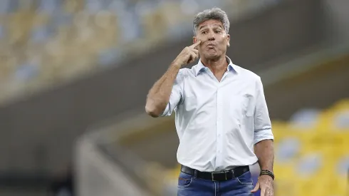 RIO DE JANEIRO, BRAZIL - OCTOBER 30: Renato Gaucho coach of Flamengo reacts during a match between Flamengo and Atletico Mineiro as part of Brasileira 2021 at Maracana Stadium on October 30, 2021 in Rio de Janeiro, Brazil. (Photo by Wagner Meier/Getty Images)