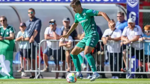 Georgios Vagiannidis of Panathinaikos between Bayer  Leverkusen 
