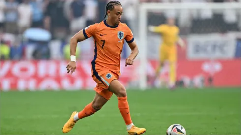 Foto: Dan Mullan/Getty Images - Xavi Simons jogando pela Holanda.