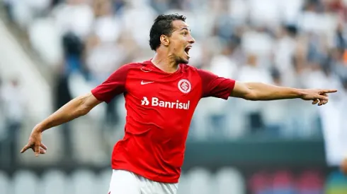 SAO PAULO, BRAZIL – SEPTEMBER 23: Leandro Damiao #09 of Internacional celebrates after scoring their first goal during the match against Corinthians for the Brasileirao 2018 at Arena Corinthians Stadium on September 23, 2018 in Sao Paulo, Brazil. (Photo by Alexandre Schneider/Getty Images)
