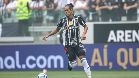 Zagueiro perdeu espaço com Milito no comando