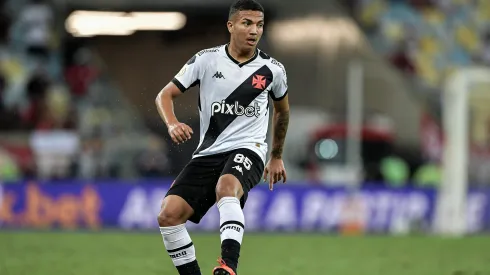 Mateus Carvalho está no top 3 de jogadores com mais desarmes no Brasileirão 2024. Foto: Thiago Ribeiro/AGIF
