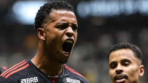 Carlinhos, o cara que decidiu o jogo para<br />
o Flamengo contra o Vitória. 
