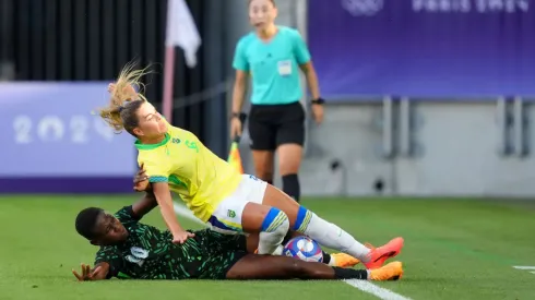 Lateral foi atendida em campo e precisou ser substituída. Juan Manuel Serrano Arce/Getty Images.
