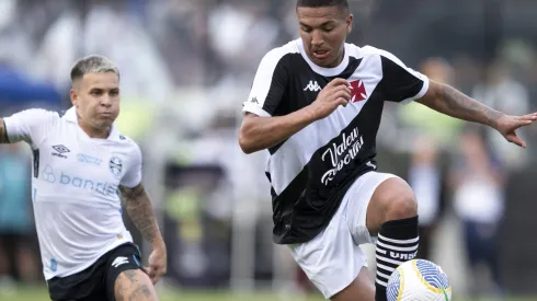 Soteldo e Matheus Carvalho em partida entre Vasco x Grêmio

