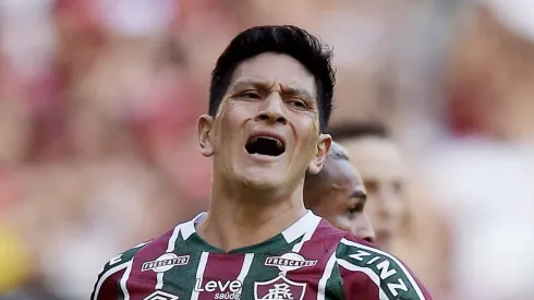 Germán Cano lamenta durante partida contra o Flamengo. Atacante vive ano ruim.

