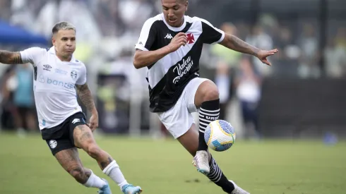 RJ - RIO DE JANEIRO - 14/04/2024 - BRASILEIRO A 2024, VASCO X GREMIO - Mateus Cocao jogador do Vasco durante partida contra o Gremio no estadio Sao Januario pelo campeonato Brasileiro A 2024. Foto: Jorge Rodrigues/AGIF