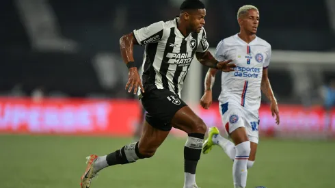 Botafogo x Bahia terá transmissão ao vivo do site Bolavip Brasil às 20h nesta terça-feira (30). Foto: Thiago Ribeiro/AGIF
