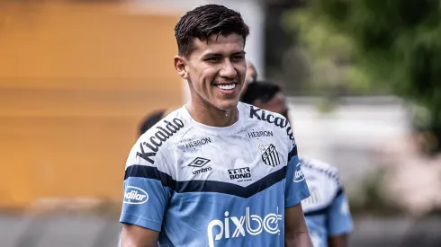 Após rescisão com o Santos, Leo Zabala é anunciado por clube mexicano
