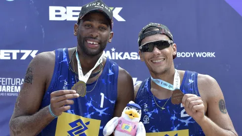 Evandro e Arthur: dupla avança nas Olimpíadas (Foto:<br />
Dhavid Normando/CBV)
