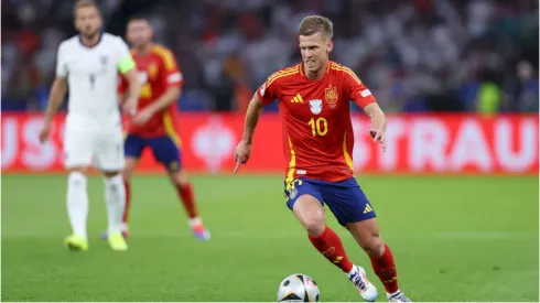 Foto: Lars Baron/Getty Images – Dani Olmo em partida pela Espanha
