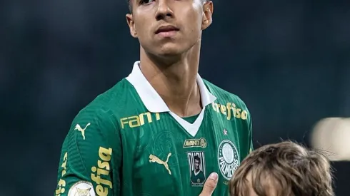 Até 2028: Palmeiras renova com Vitor Reis