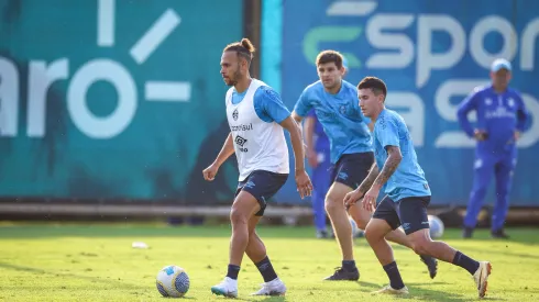 Braithwaite em atividade no CT do Grêmio. FOTO: LUCAS UEBEL/GREMIO FBPA
