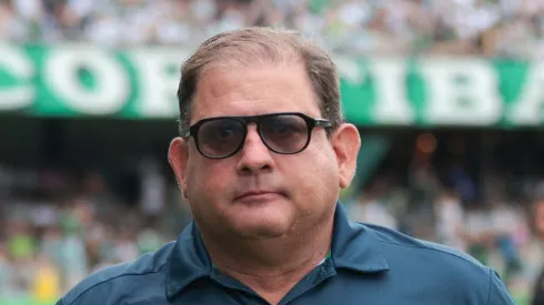 PR – CURITIBA – 28/04/2024 – BRASILEIRO B 2024, CORITIBA X BRUSQUE – Guto Ferreira tecnico do Coritiba durante partida contra o Brusque no estadio Couto Pereira pelo campeonato Brasileiro B 2024. 
