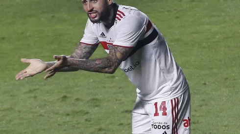 SAO PAULO, BRAZIL – SEPTEMBER 25: Liziero of Sao Paulo gestures during a match between Sao Paulo and Atletico Mineiro as part of Brasileirao 2021 at Morumbi Stadium on September 25, 2021 in Sao Paulo, Brazil. (Photo by Miguel Schincariol/Getty Images)
