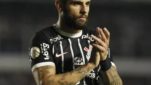 SANTOS, BRAZIL – JUNE 21: Yuri Alberto of Corinthians celebrates the team's second goal scored by an own goal of Joao Lucas of Santos (not in frame) during the match between Santos and Corinthians as part of Brasileirao Series A 2023 at Vila Belmiro Stadium on June 21, 2023 in Santos, Brazil. (Photo by Ricardo Moreira/Getty Images)
