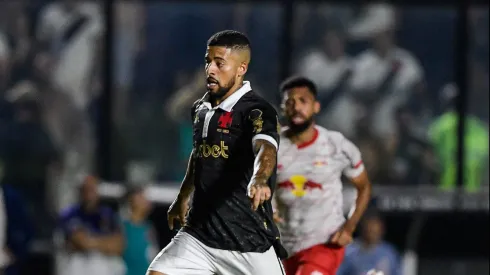 Paulinho pelo Vasco em partida diante do RB Bragantino. Foto: Thiago Ribeiro/AGIF
