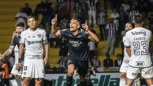 SC – CRICIUMA – 03/08/2024 – BRASILEIRO A 2024, CRICIUMA X ATLETICO-MG – Higor Meritao jogador do Criciuma comemora seu gol durante partida contra o Atletico-MG no estadio Heriberto Hulse pelo campeonato Brasileiro A 2024. Foto: Leonardo Hubbe/AGIF
