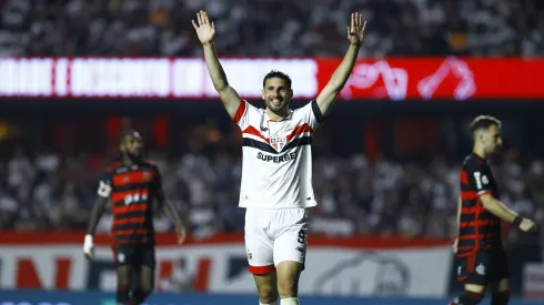 Calleri jogador do Sao Paulo durante partida contra o Flamengo no estadio Morumbi pelo campeonato Brasileiro A 2024. 
