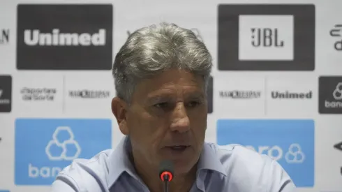 Renato durante coletiva na Ligga Arena. Técnico fala sobre meio-campista.
