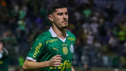 Rômulo não entra em campo no Palmeiras há dois meses aproximadamente

