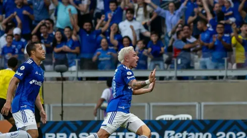 Barreal comemora gol pelo Cruzeiro no Mineirão. Foto: Fernando Moreno/AGIF
