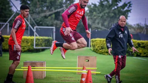 Jogadores do Internacional durante treinamento no CT das categorias de base em Alvorada
