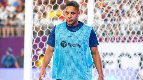 Foto: William Volcov/Imago - Vitor Roque em aquecimento.