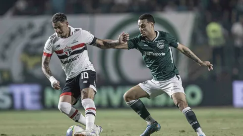 Luciano em ação no jogo entre Goiás x São Paulo