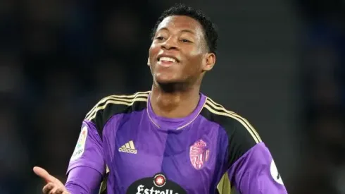 Gonzalo Palta atuando pelo  Real Valladolid CF, da Espanha, sua equipe antes do Al-Sadd
