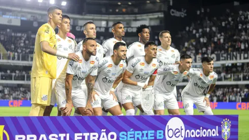 Atleta do Santos antes da partida com o Goiás
