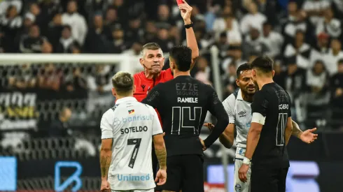 Raniele foi expulso no Corinthians