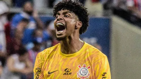 Hugo Souza comemorando durante partida entre Bahia e Corinthians, na Fonte Nova, pelo Campeonato Brasileiro, no dia 21/07/2024. Foto: Rafael Falcao/Pera Photo Press 
