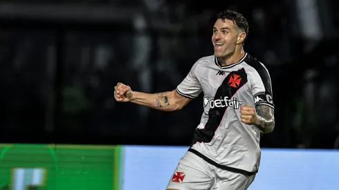 Vegetti comemorando gol do Vasco na Copa do Brasil 2024
