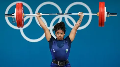 Laura Amaro durante a final do levantamento de peso nas Olimpíadas 2024
