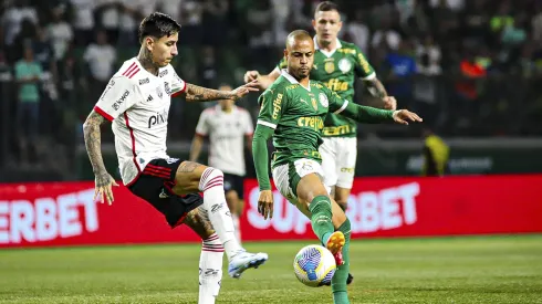 Palmeiras e Flamengo se enfrentando no Allianz Parque, pela Copa do Brasil.
