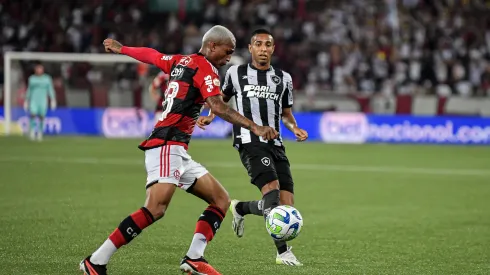 Wesley jogador do Flamengo durante partida contra o Botafogo no estadio Engenhao pelo campeonato Brasileiro A 2023. 
