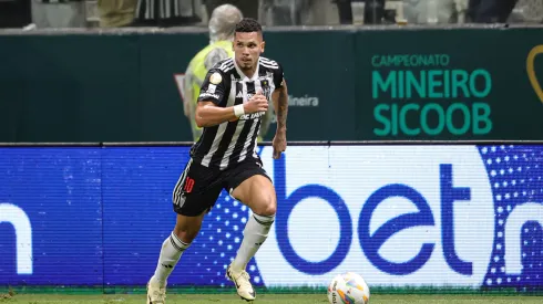 Paulinho jogador do Atletico-MG durante partida contra o Cruzeiro na Arena MRV pelo campeonato Mineiro 2024.
