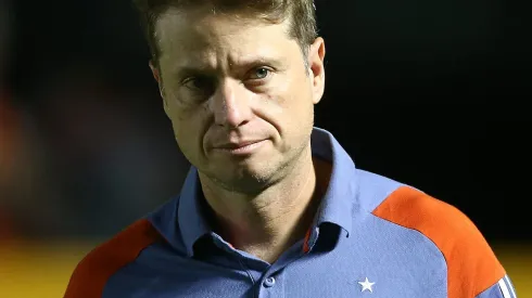 RIO DE JANEIRO, BRAZIL – JUNE 16: Coach Fernando Seabra of Cruzeiro looks on prior to the match between Vasco da Gama and Cruzeiro as part of Brasileirao 2024 at Sao Januario Stadium on June 16, 2024 in Rio de Janeiro, Brazil. (Photo by Wagner Meier/Getty Images)
