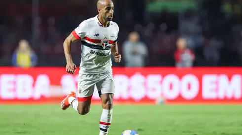 Lucas Moura, atacante do São Paulo controlando a bola  durante partida diante do Cruzeiro pelo Brasileirão- Serie A 2024 no Morumbi em São Paulo
