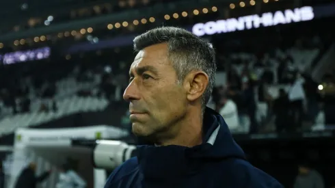 Pedro Caixinha durante a partida na Neo Química Arena. Foto: Marco Miatelo/AGIF
