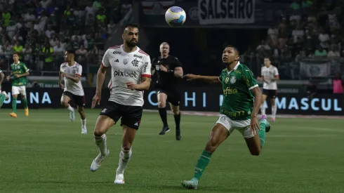 Flamengo e Palmeiras se enfrentando no Allianz Parque, pela Copa do Brasil
