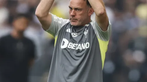 SAO PAULO, BRAZIL – APRIL 14: Gabriel Milito, head coach of Atletico MG gestures during a match between Corinthians and Atletico MG as part of Brasileirao Series A at Neo Quimica Arena on April 14, 2024 in Sao Paulo, Brazil. (Photo by Alexandre Schneider/Getty Images)
