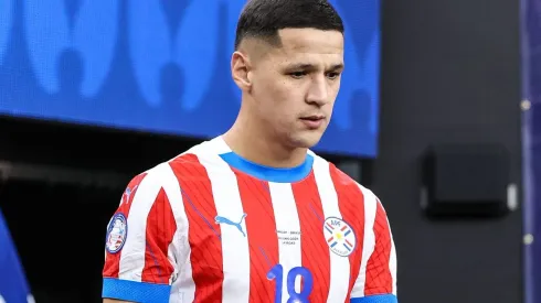 Alex Arce entrando em campo em partida entre Paraguai e Brasil, no Allegiant Stadium, pela Copa América, no dia 28/06/2024. Foto: Christopher Trim/Newscom World
